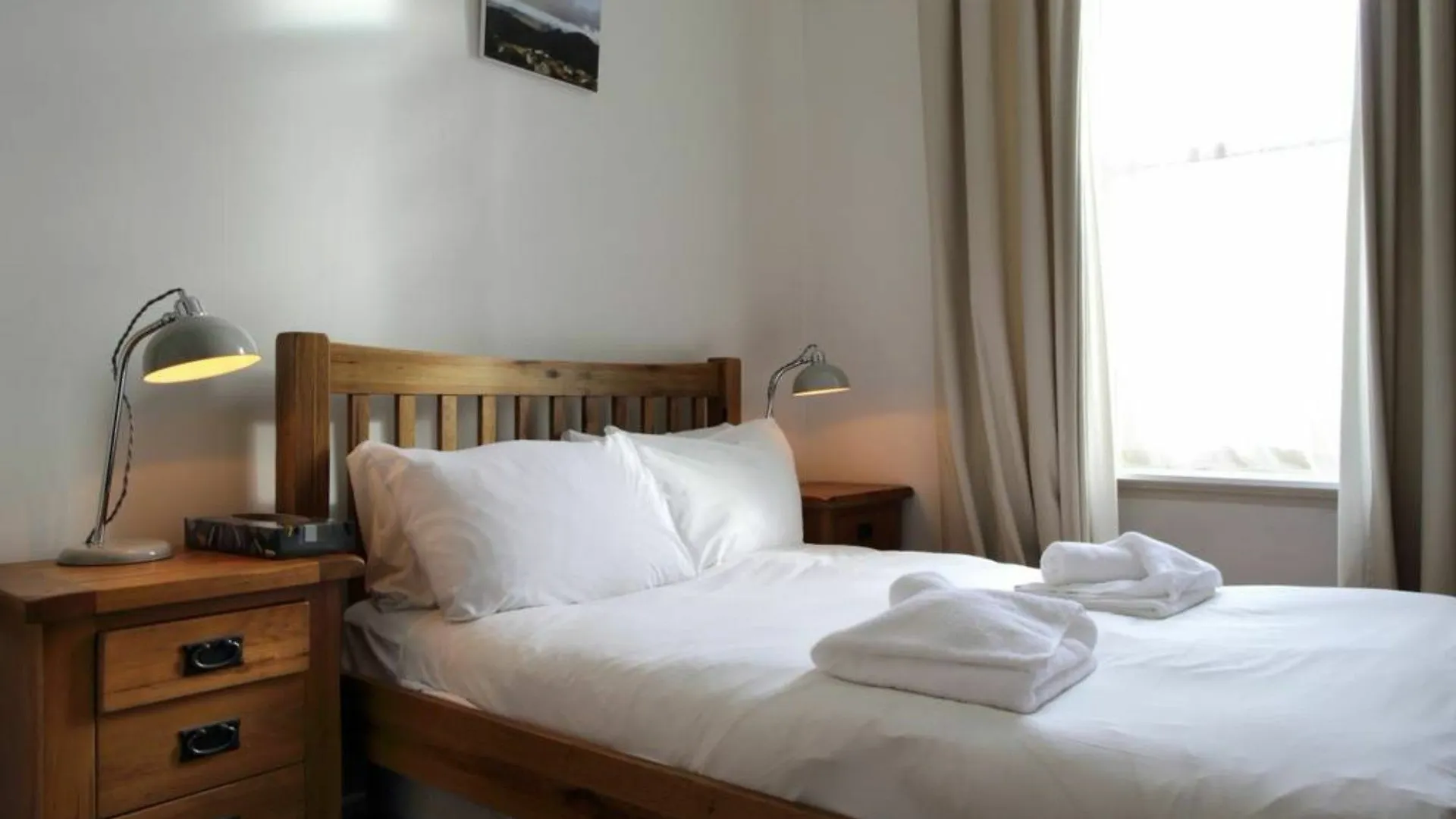 Central 2 Bedroom Flat With Garden Edinburgh
