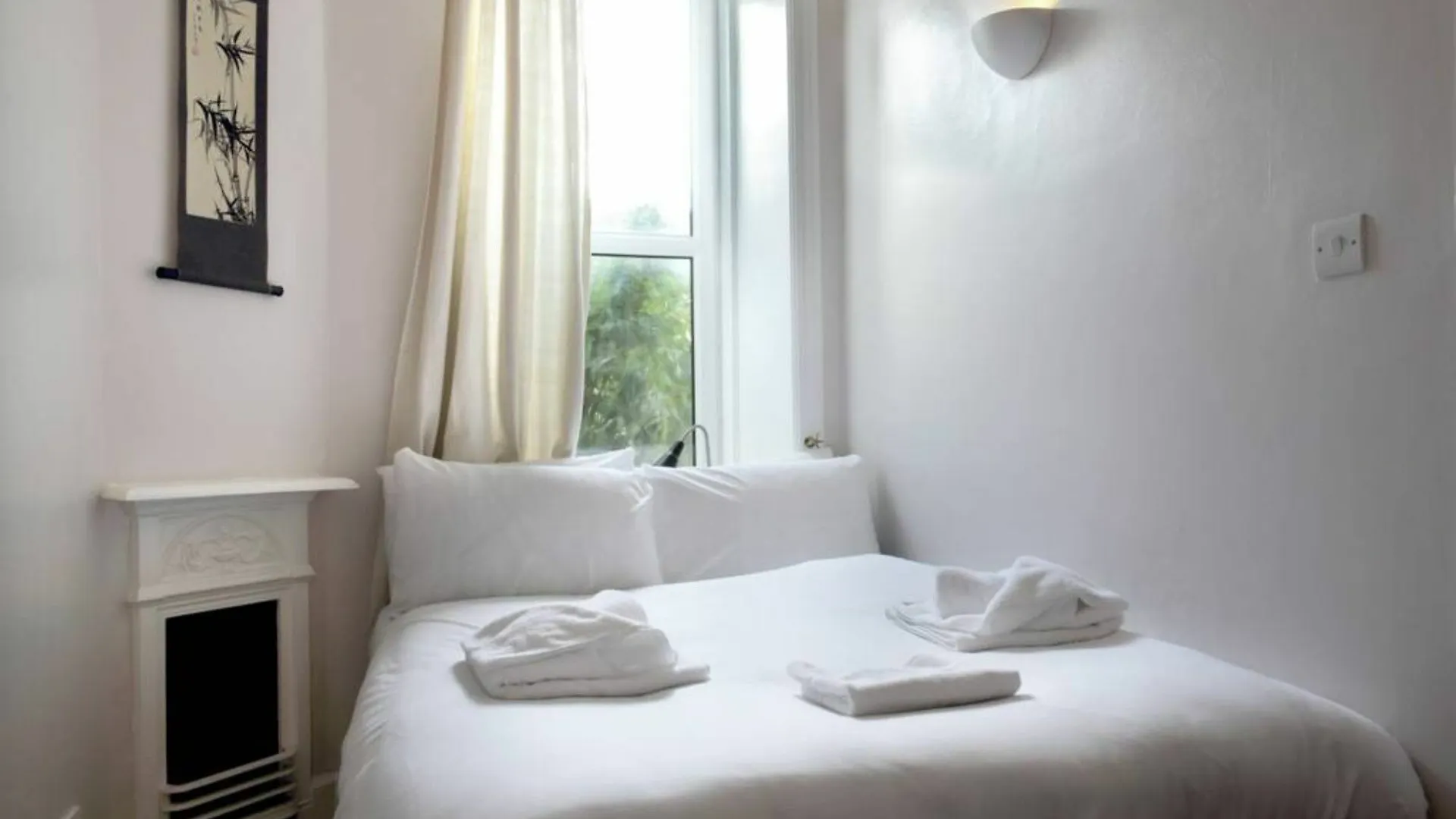 Central 2 Bedroom Flat With Garden Edinburgh 0*,