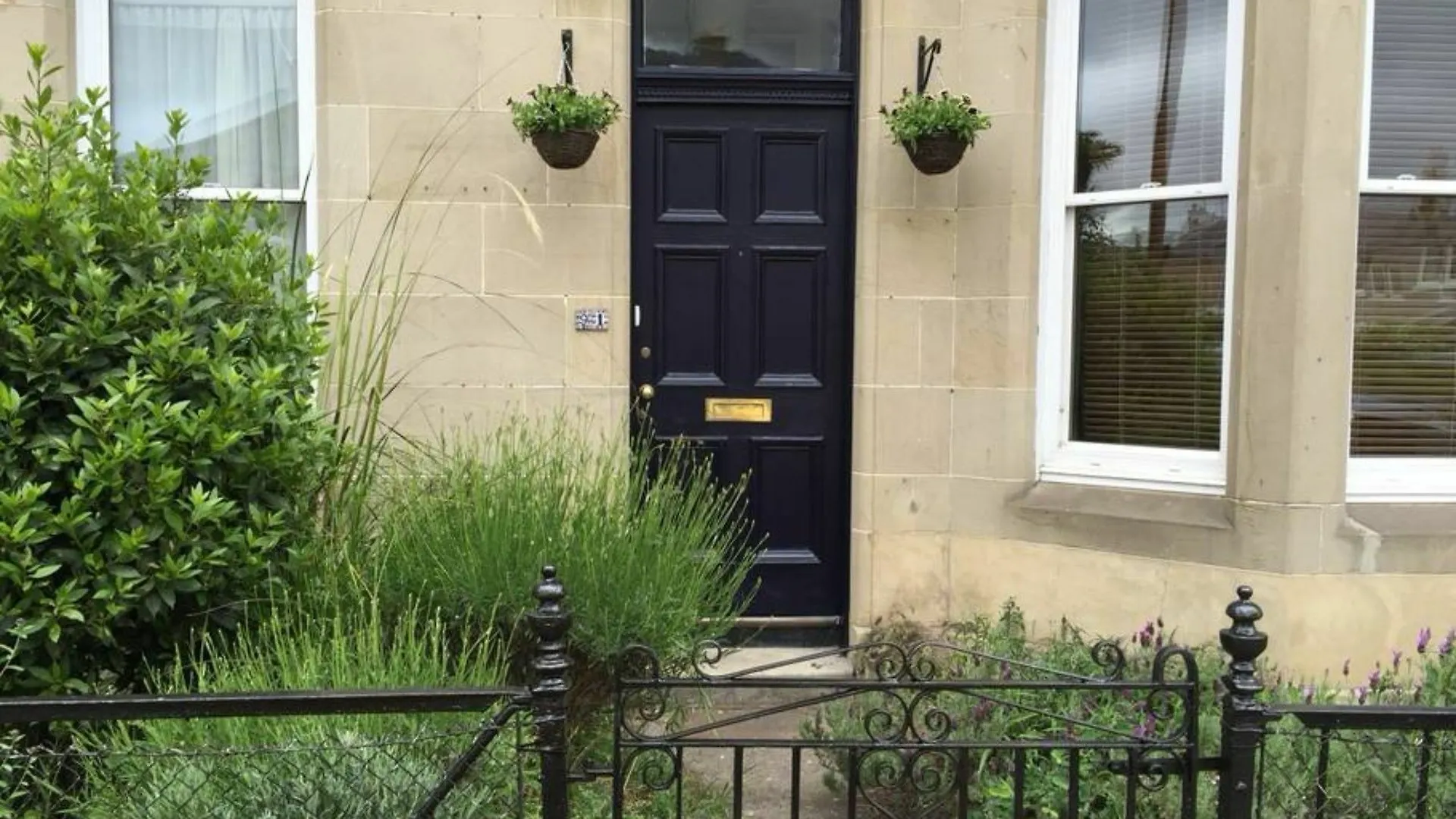 Central 2 Bedroom Flat With Garden Edinburgh United Kingdom