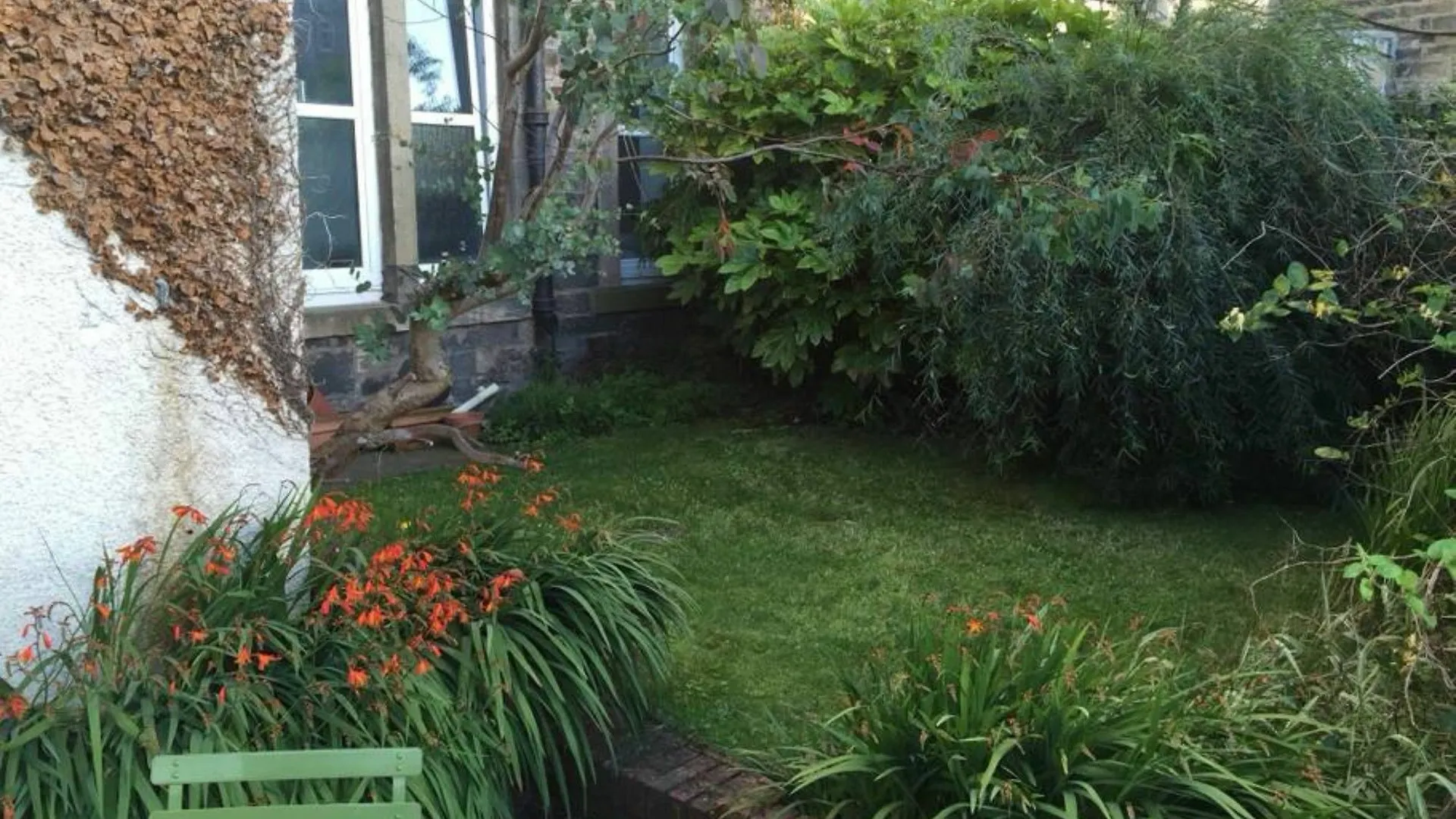 Central 2 Bedroom Flat With Garden location